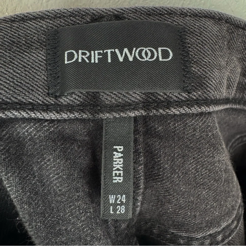 Driftwood Parker Barrel Jeans Faded Black Embroidered Floral Bee Butterfly 24 - Picture 11 of 16